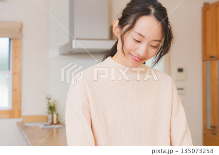 親孝行をする嫁入り前の娘 親孝行をする嫁入り前の娘 135073258