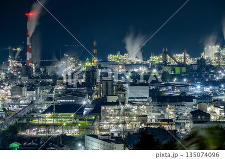 大竹市の工場夜景・石油化学プラント 大竹市の工場夜景・石油化学プラント 135074096