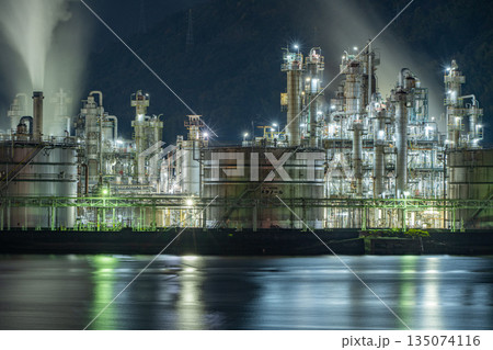 大竹市の工場夜景・石油化学プラント 大竹市の工場夜景・石油化学プラント 135074116