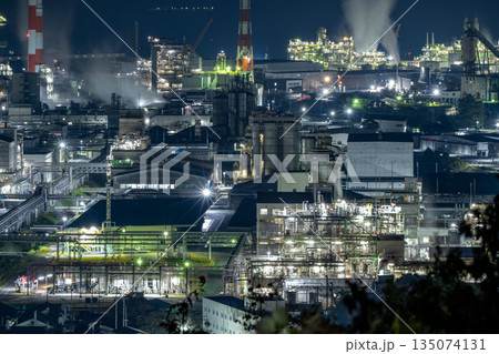 大竹市の工場夜景・石油化学プラント 大竹市の工場夜景・石油化学プラント 135074131