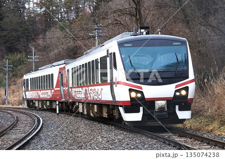 【JR東日本】HB-E300系 快速「ひなび 釜石」(釜石線:宮守駅) 【JR東日本】HB-E300系 快速「ひなび 釜石」(釜石線:宮守駅) 135074238