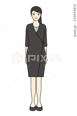 落ち着いたグレーのワンピース制服を着た女性の全身イラスト 135074913