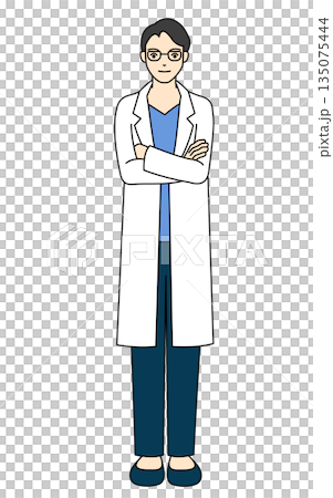 一位戴著眼鏡、身穿白大褂、雙臂交叉的男醫生 135075444