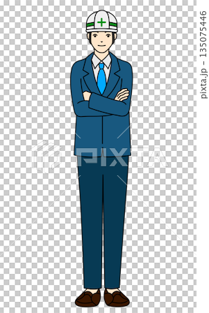 安全ヘルメットを被り腕組みをして微笑むスーツ姿の男性 安全ヘルメットを被り腕組みをして微笑むスーツ姿の男性 135075446