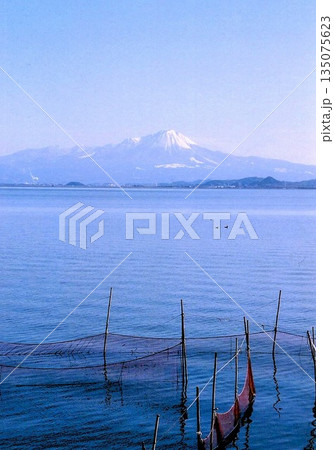 島根県八束町より中海と大山 135075623