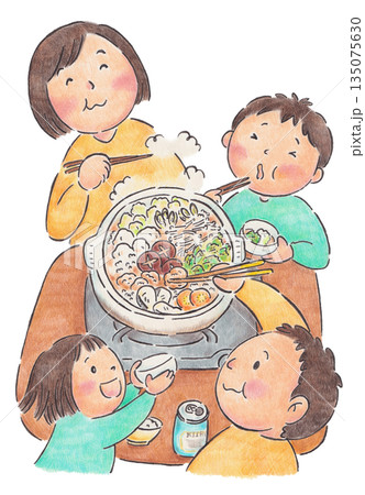 鍋を囲む家の手描きイラスト 鍋を囲む家の手描きイラスト 135075630