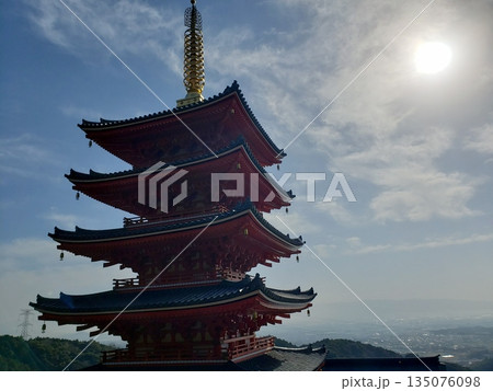 基山町 本福寺五重塔 御廟への石段より 基山町 本福寺五重塔 御廟への石段より 135076098