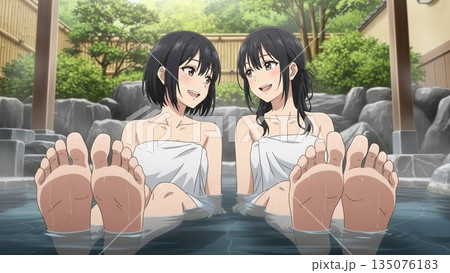 露天風呂でくつろぐ女性2人 135076183