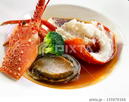 伊勢海老と鮑の高級フレンチ料理 135078168