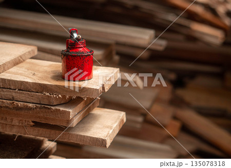 Oil Can Rusty On a Timber Plank Oil Can Rusty On a Timber Plank 135078318