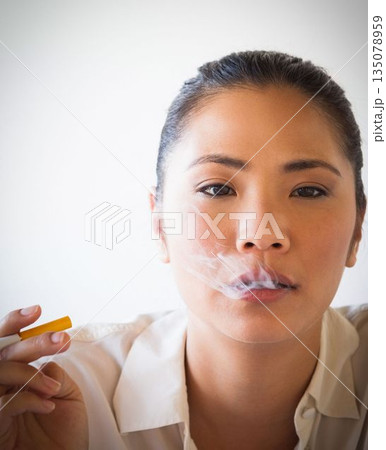 Smoking casual businesswoman Smoking casual businesswoman 135078959