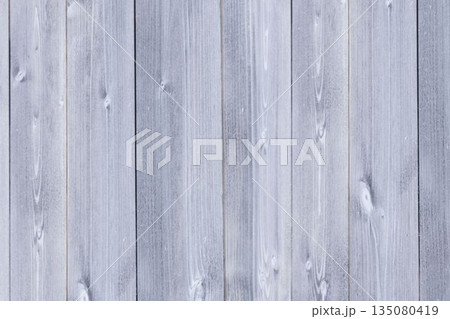 Showing close-up vertical wooden fence panel in flat design, highlighting knots, seams, weathering Showing close-up vertical wooden fence panel in flat design, highlighting knots, seams, weathering 135080419