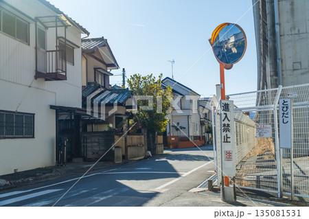 カーブミラー 135081531