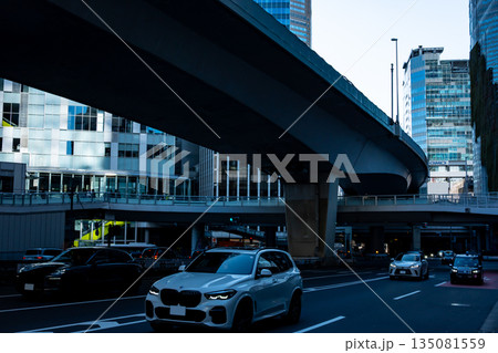 渋谷駅東口周辺の交通 首都高速と青山通り 2025.11　a-1 135081559