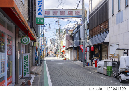 奈良　柳町商店街（金魚ストリート） 135081590