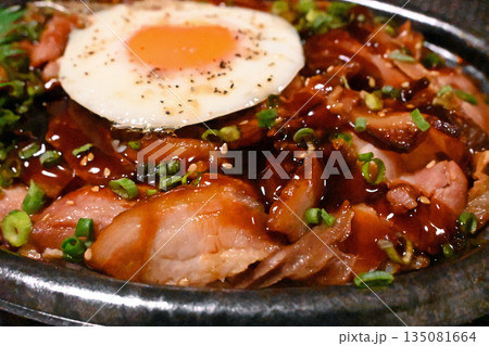 今治焼豚玉子飯 135081664