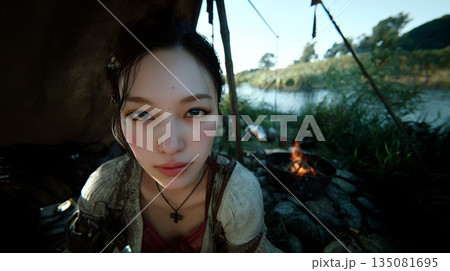 キャンプする美しい女性のポートレート 135081695