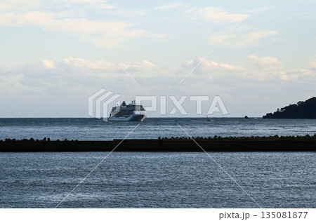 クルーズ船セブンシーズ・エクスプローラー 135081877