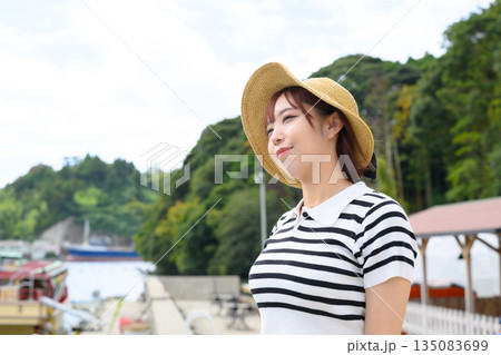 麦わら帽子と海辺の休日 【撮影協力:隠岐シーサイドリゾートみやび様】 麦わら帽子と海辺の休日 【撮影協力:隠岐シーサイドリゾートみやび様】 135083699