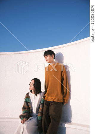 男女二人組のポートレート 135083876