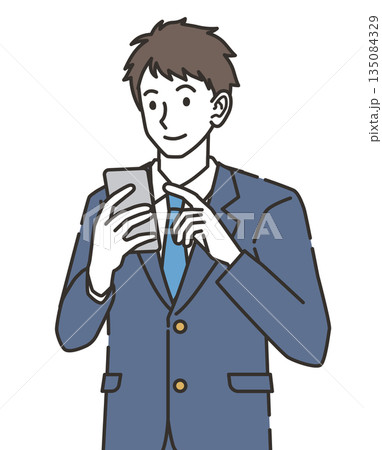 スマホを使う男子高校生 スマホを使う男子高校生 135084329