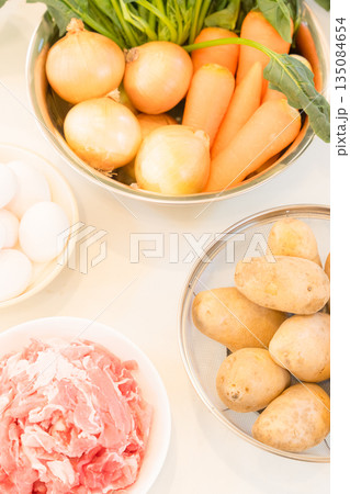 料理前の食材準備 135084654