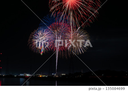 田原市の渥美半島花火大会の風景(愛知県) 田原市の渥美半島花火大会の風景(愛知県) 135084699