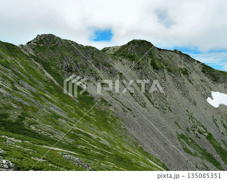 【山の風景】南アルプス・仙丈ヶ岳 【山の風景】南アルプス・仙丈ヶ岳 135085351