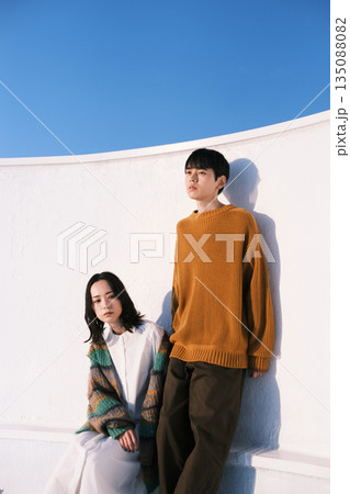 男女二人組のポートレート 135088082