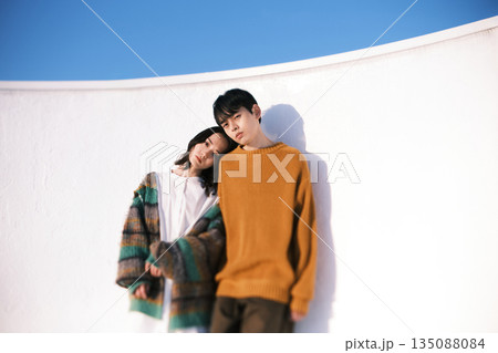 男女二人組のポートレート 135088084