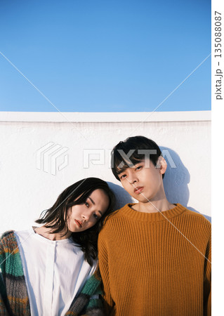 男女二人組のポートレート 135088087