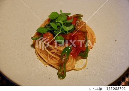 野菜とトマトソースのパスタ ヘルシー 健康 野菜とトマトソースのパスタ ヘルシー 健康 135088701