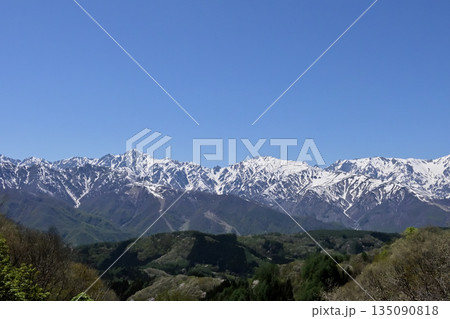 長野県白馬村の白沢峠(白沢洞門)から北アルプスの眺め 135090818