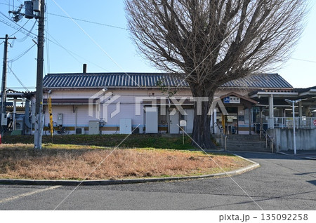 新田駅(しんでんえき)奈良線の西口 新田駅(しんでんえき)奈良線の西口 135092258