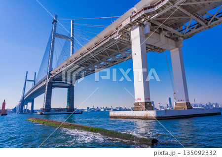 （神奈川県）横浜みなとみらい・横浜ベイブリッジ 135092332