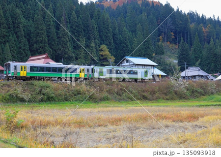 奥会津を走る只見線/福島県大沼郡金山町 奥会津を走る只見線/福島県大沼郡金山町 135093918