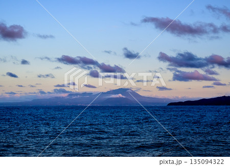 海と遠くの山 海と遠くの山 135094322