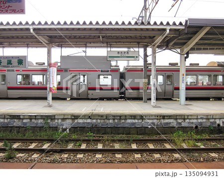 喜多方駅のホーム　福島県喜多方市町田下 135094931