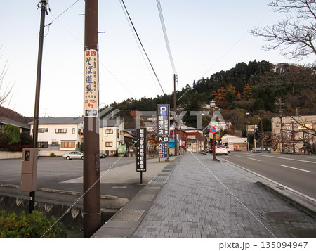 飯盛山へ続く道　福島県会津若松市一箕町 135094947