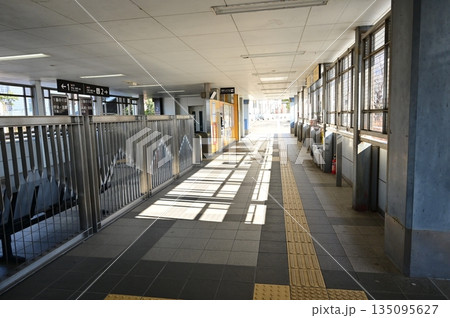 山城多賀駅（やましろたがえき）奈良線の改札口 135095627