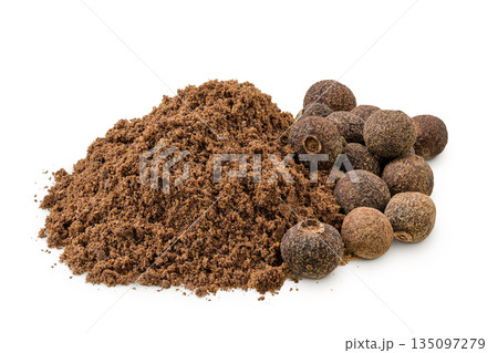 Allspice pepper isolated on white background. Jamaica pepper, Pimenta dioica or myrtle pepper. Top view 135097279