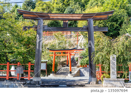 織田信長公を祀る建勲神社（通称：建勲さん）旧称健織田社　鳥居　京都市北区紫野北舟岡町 135097694