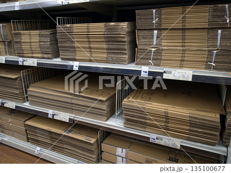 ダンボール　段ボール　箱 135100677