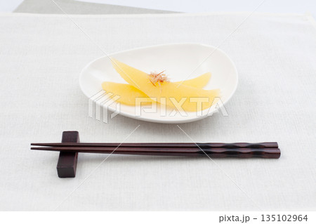 数の子 おせち料理 テーブル 135102964