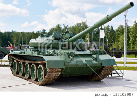 Soviet main battle tank T-62 135102997