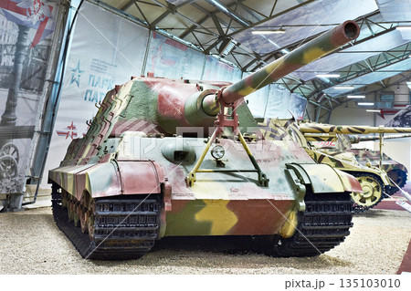 Jagdtiger German casemate heavy tank destroyer 135103010