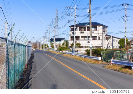 埼玉県三郷市三郷駅~新三郷駅間線路沿いの道2026年1月 135105791
