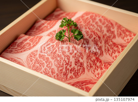 霜降り牛肉 135107974