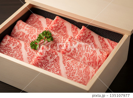 霜降り牛肉 135107977