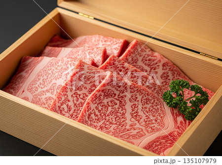 霜降り牛肉 135107979